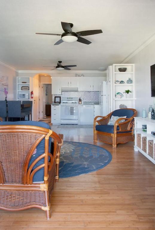 UalapueMolokai Island Retreat With Beautiful Ocean Views And Pool - Newly Remodeled!アパートメント エクステリア 写真